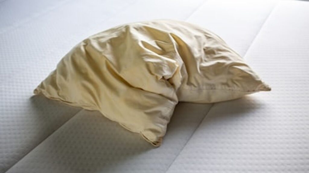 How To Clean A Pillow At Home Without A Washing Machine