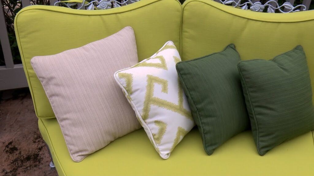 How to Make a Throw Pillow with Piping
