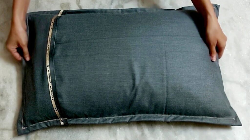 Pillow cover cutting and stitching || Readymade style pillow cover